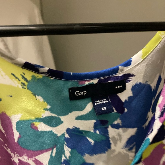 Gap. Fun floral tank top. Loose fit. Gap size xs - Picture 3 of 4